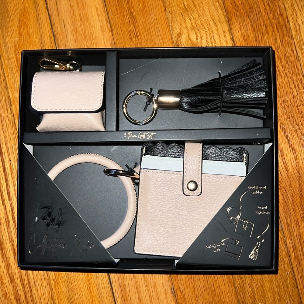 Collection XIIX- 3 piece bag accessories